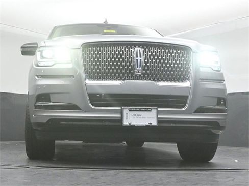Used 2022 Lincoln Navigator Reserve image 34