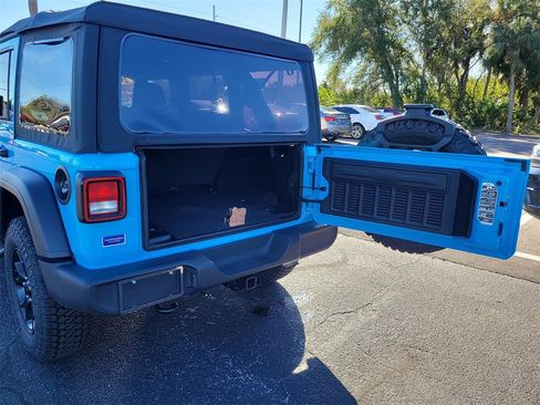 Used 2021 Jeep Wrangler Unlimited Willys image 8