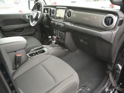 Used 2022 Jeep Wrangler Unlimited Sahara w/ Cold Weather Group image 17