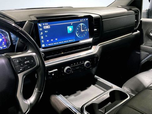 Used 2024 Chevrolet Silverado 2500 LTZ w/ LTZ Convenience Package image 8