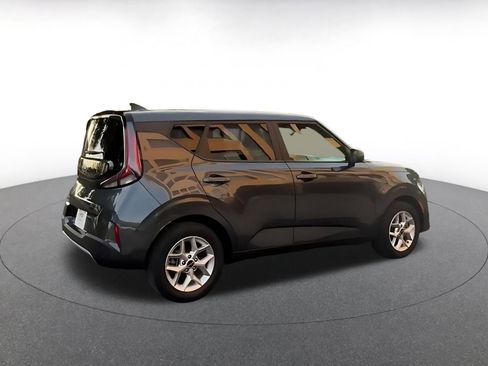 Used 2025 Kia Soul LX w/ LX Technology Package FWD image 10