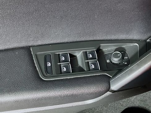 Used 2019 Volkswagen Tiguan SEL R-Line AWD/4WD image 16