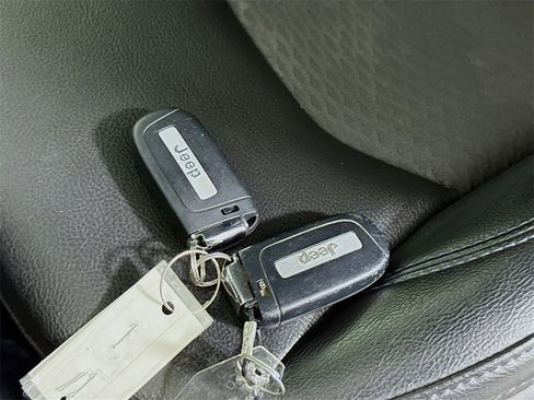 Used 2022 Jeep Compass Latitude image 32