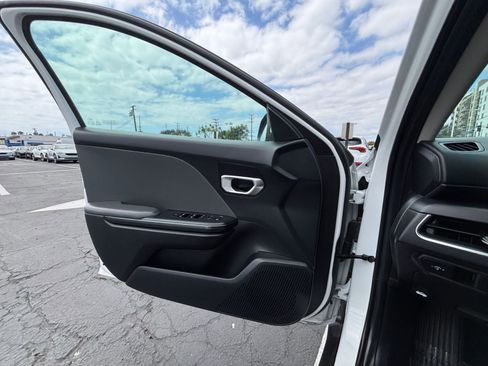 Used 2025 Kia K4 FWD image 18