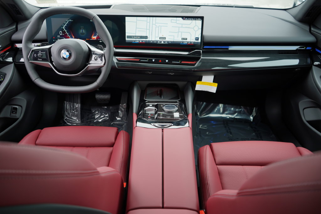Used 2026 BMW 530i w/ Premium Package RWD image 14