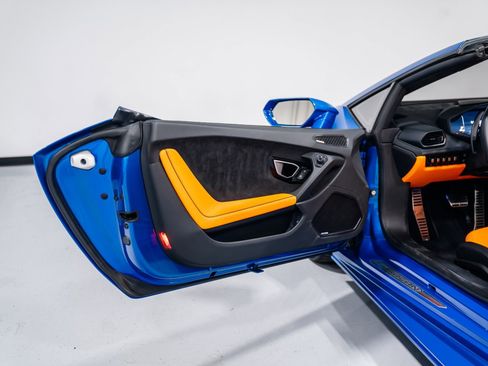 Used 2021 Lamborghini Huracan EVO RWD image 28