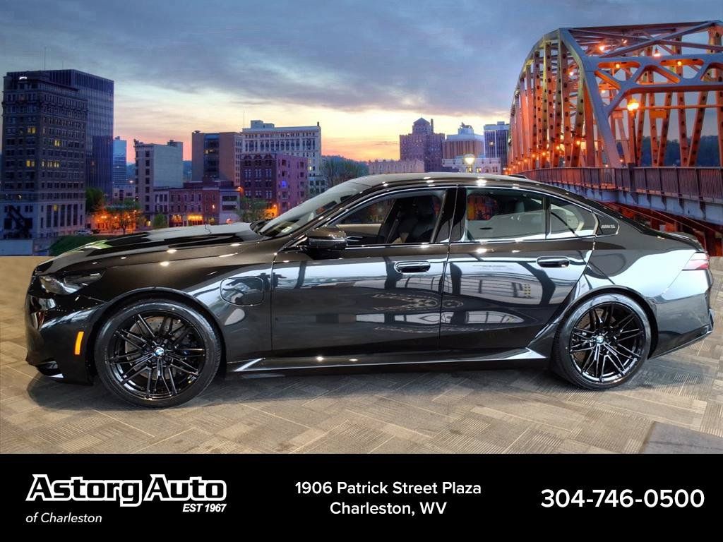 Used 2025 BMW M5 w/ Carbon Package AWD/4WD image 5