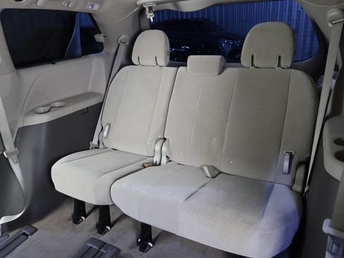 Used 2015 Toyota Sienna LE image 17