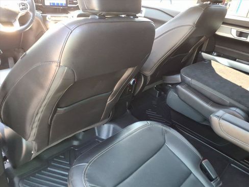 Used 2023 Ford Explorer Limited AWD/4WD image 16