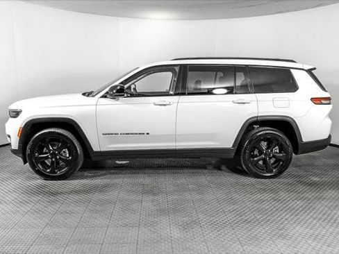Used 2023 Jeep Grand Cherokee L Limited w/ Black Appearance Package RWD image 3