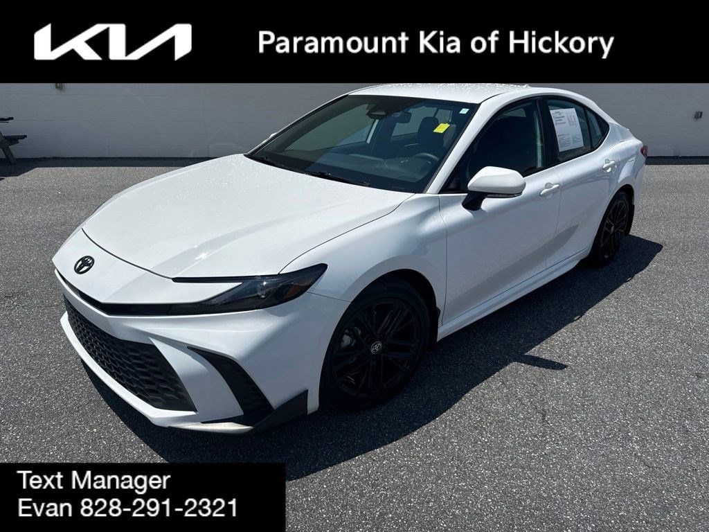 Used 2025 Toyota Camry SE FWD image 1