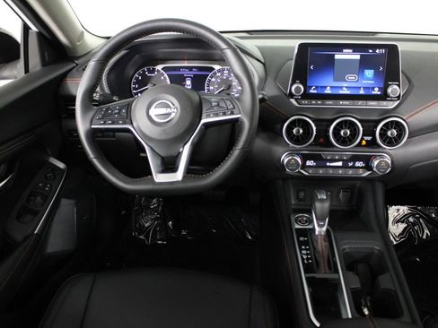 Used 2025 Nissan Sentra SR w/ SR Premium Package FWD image 5