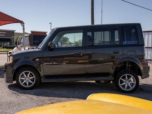 Used 2006 Scion xB image 2