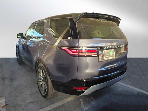 Used 2025 Land Rover Discovery Metropolitan Edition image 2