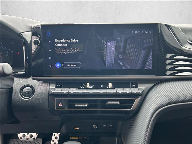 Used 2025 Toyota Camry SE w/ Multimedia Upgrade Package FWD image 18