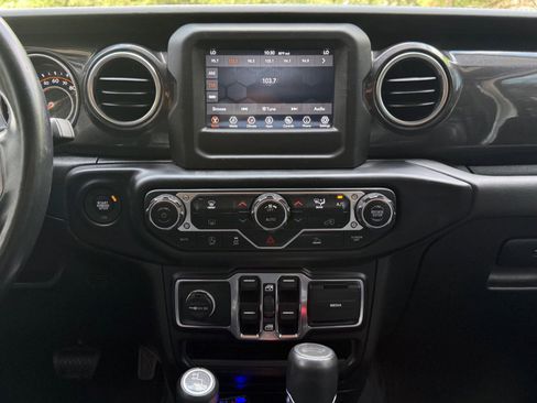 Used 2021 Jeep Wrangler Unlimited Sahara AWD/4WD image 38