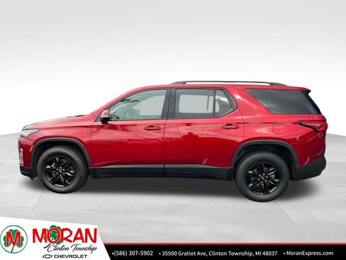Used 2023 Chevrolet Traverse LT FWD image 3