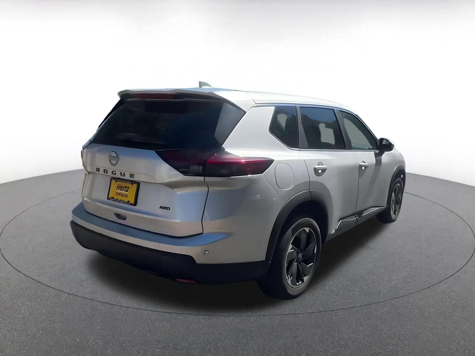 Used 2025 Nissan Rogue SV AWD/4WD image 13