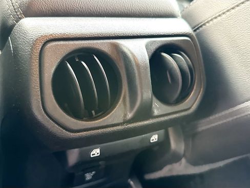 Used 2023 Jeep Wrangler Unlimited Sahara w/ Cold Weather Group AWD/4WD image 28