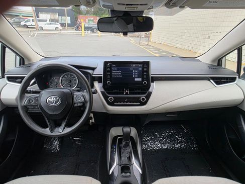 Used 2020 Toyota Corolla LE FWD image 15