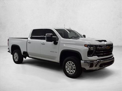 Used 2024 Chevrolet Silverado 2500 LTZ AWD/4WD image 3