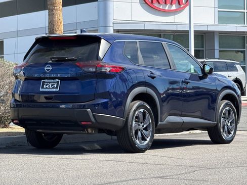 Used 2025 Nissan Rogue SV image 3