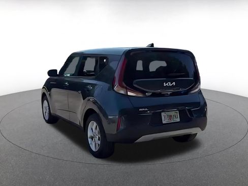 Used 2025 Kia Soul LX w/ LX Technology Package FWD image 11