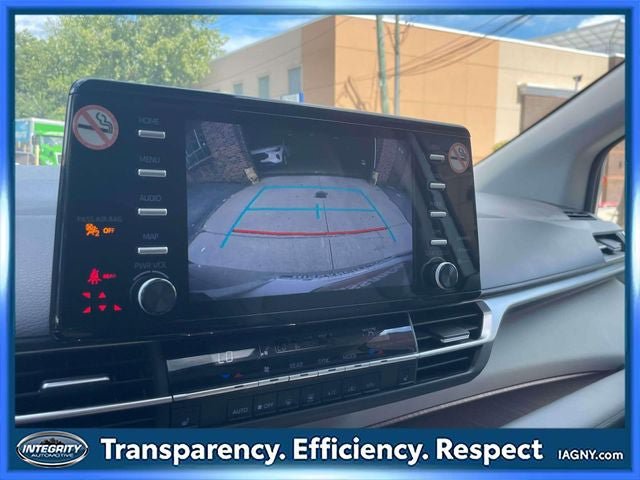 Used 2024 Toyota Sienna XLE FWD image 30