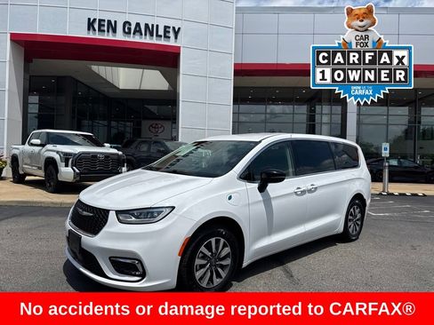 Used 2024 Chrysler Pacifica Limited FWD image 1