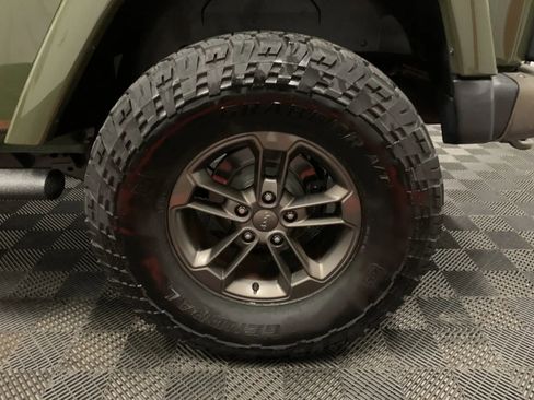 Used 2016 Jeep Wrangler Sahara image 16