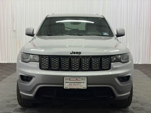 Used 2019 Jeep Grand Cherokee Altitude AWD/4WD image 3