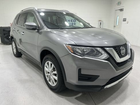 Used 2018 Nissan Rogue SV AWD/4WD image 2