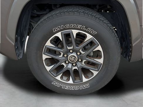 Used 2022 Toyota Tundra Limited RWD image 3