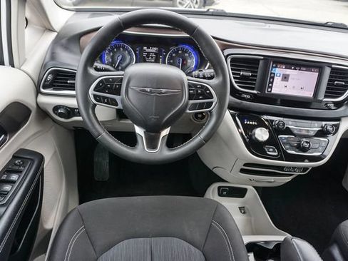 Used 2023 Chrysler Voyager LX FWD image 15