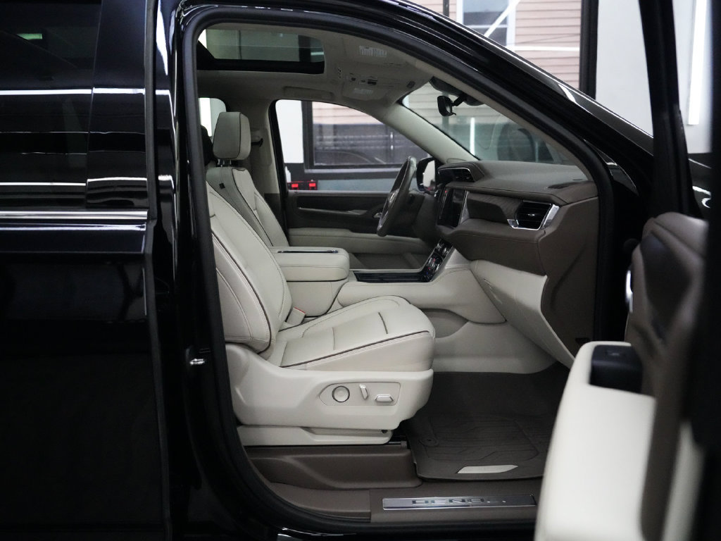 Used 2023 GMC Yukon XL Denali w/ Advanced Technology Package AWD/4WD image 38