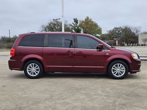Used 2019 Dodge Grand Caravan SXT image 7