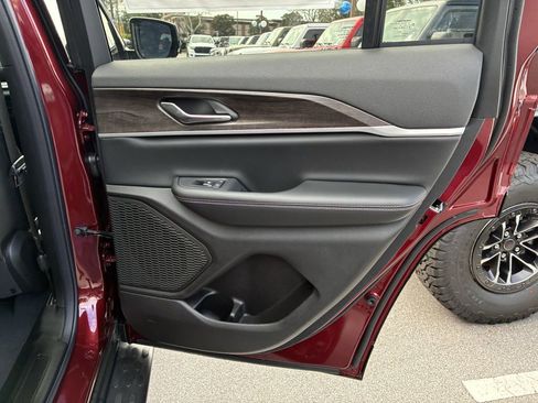 New 2025 Jeep Grand Cherokee Limited AWD/4WD image 33