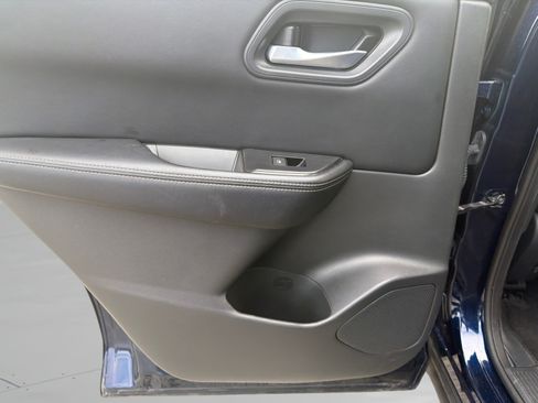 Used 2024 Nissan Rogue SV FWD image 10