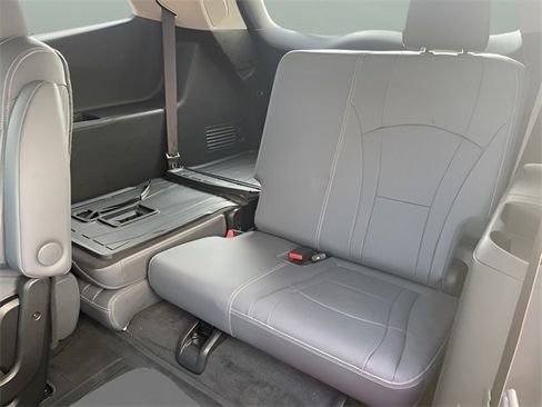 Used 2021 Buick Enclave Essence w/ Sound and Sites Package image 21