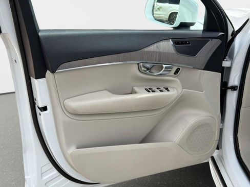 Used 2025 Volvo XC90 B6 Core w/ Protection Package Premier AWD/4WD image 18