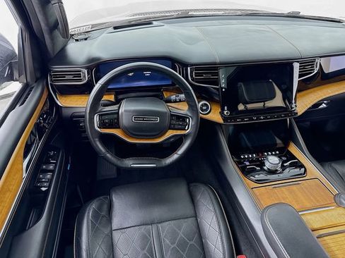 Used 2022 Jeep Grand Wagoneer Series III image 24