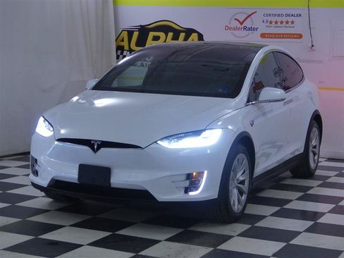 Used 2018 Tesla Model X 75D AWD/4WD image 3
