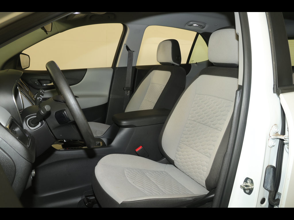 Used 2020 Chevrolet Equinox LS FWD image 4