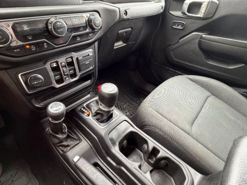 Used 2021 Jeep Gladiator Sport AWD/4WD image 16
