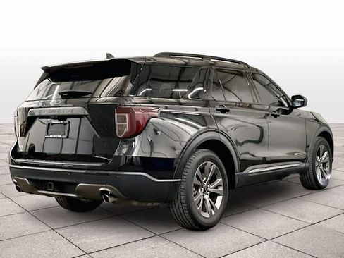 Used 2021 Ford Explorer XLT w/ Equipment Group 202A AWD/4WD image 11