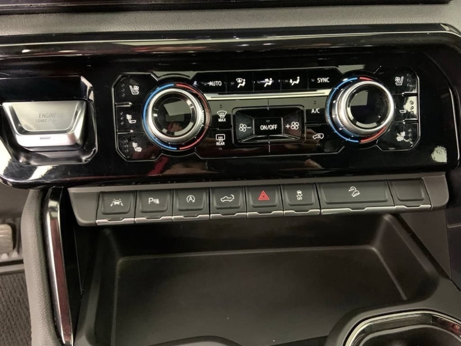 Used 2024 GMC Sierra 1500 AT4 w/ Technology Package AWD/4WD image 29