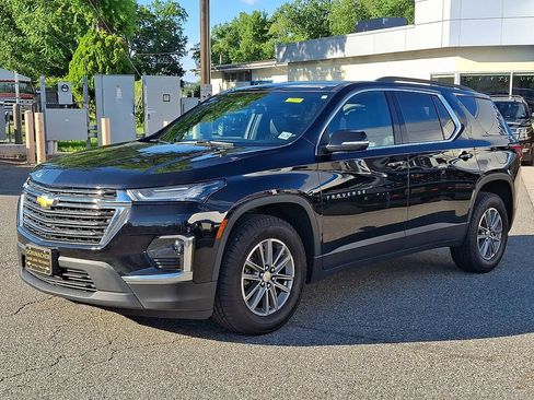 Used 2023 Chevrolet Traverse LT AWD/4WD image 3