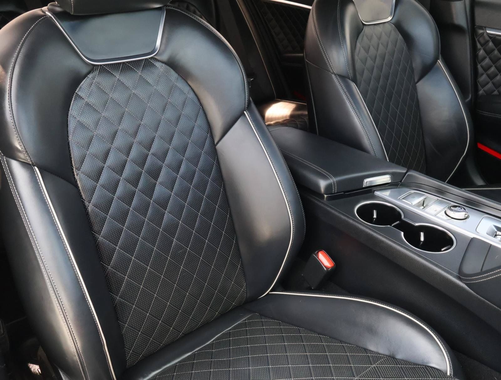 Used 2020 Genesis G70 3.3T w/ Sport Package RWD image 18
