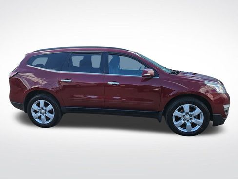 Used 2017 Chevrolet Traverse LT w/ Style and Technology Package FWD image 6