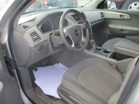 Used 2011 Chevrolet Traverse LS image 9